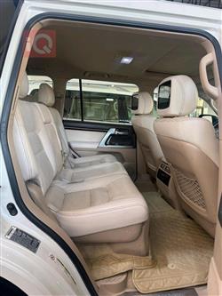 تۆیۆتا لاند کروزەر